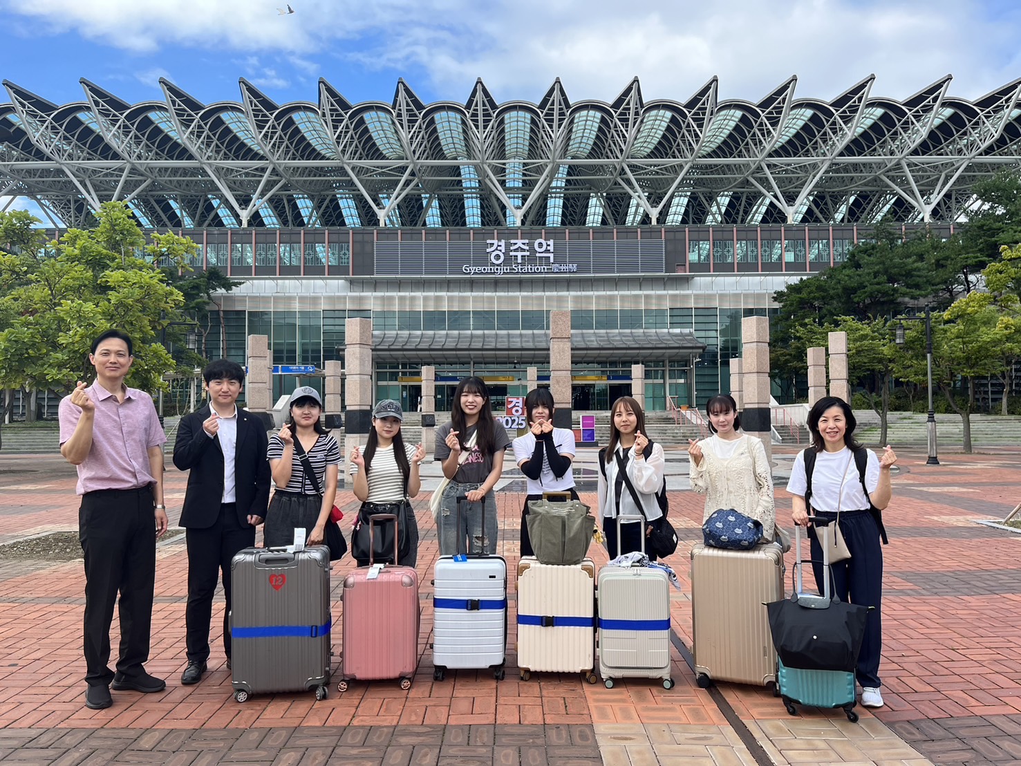 慶州駅での集合写真