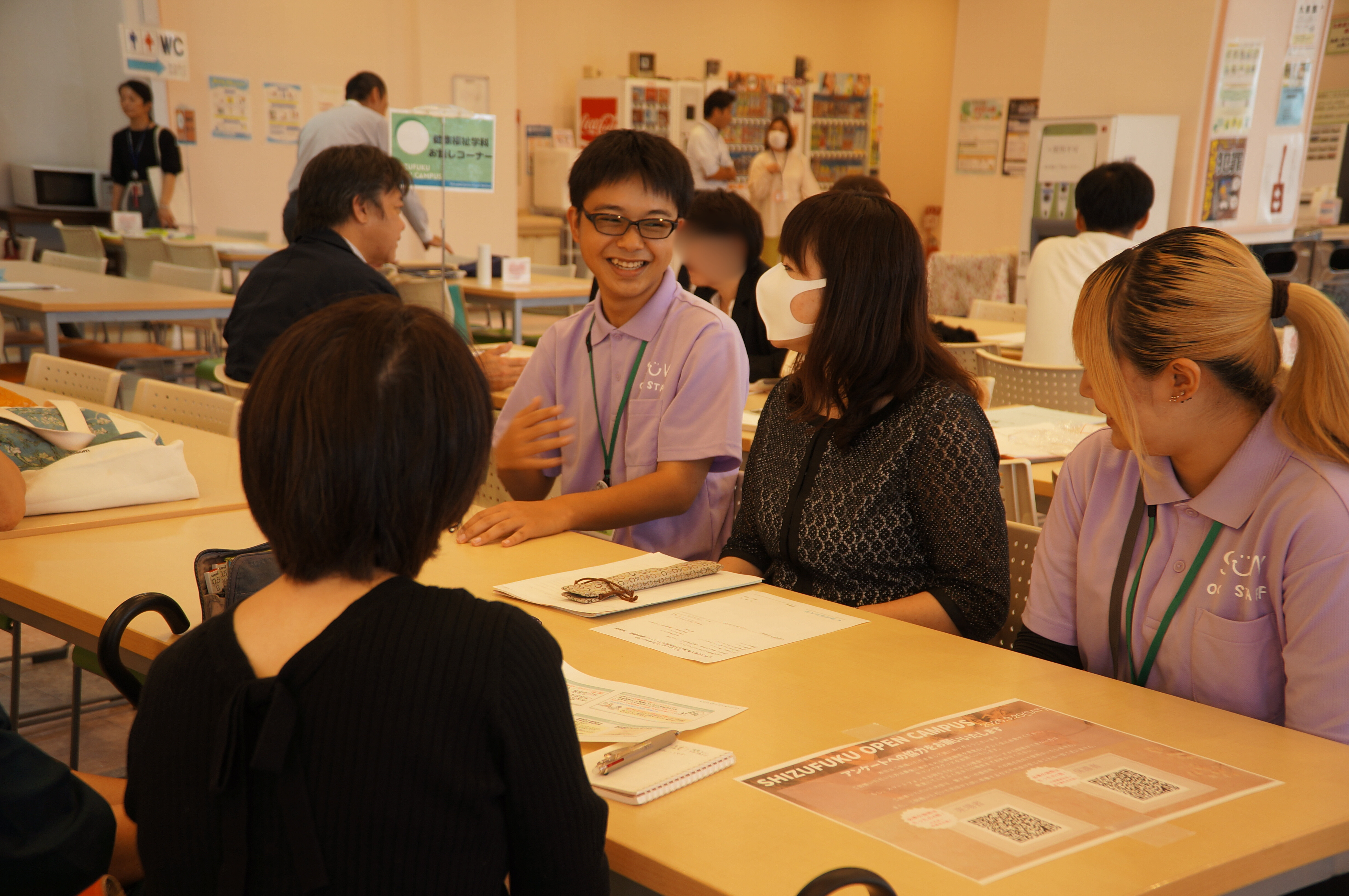 しずふく生と教員とお話コーナー写真