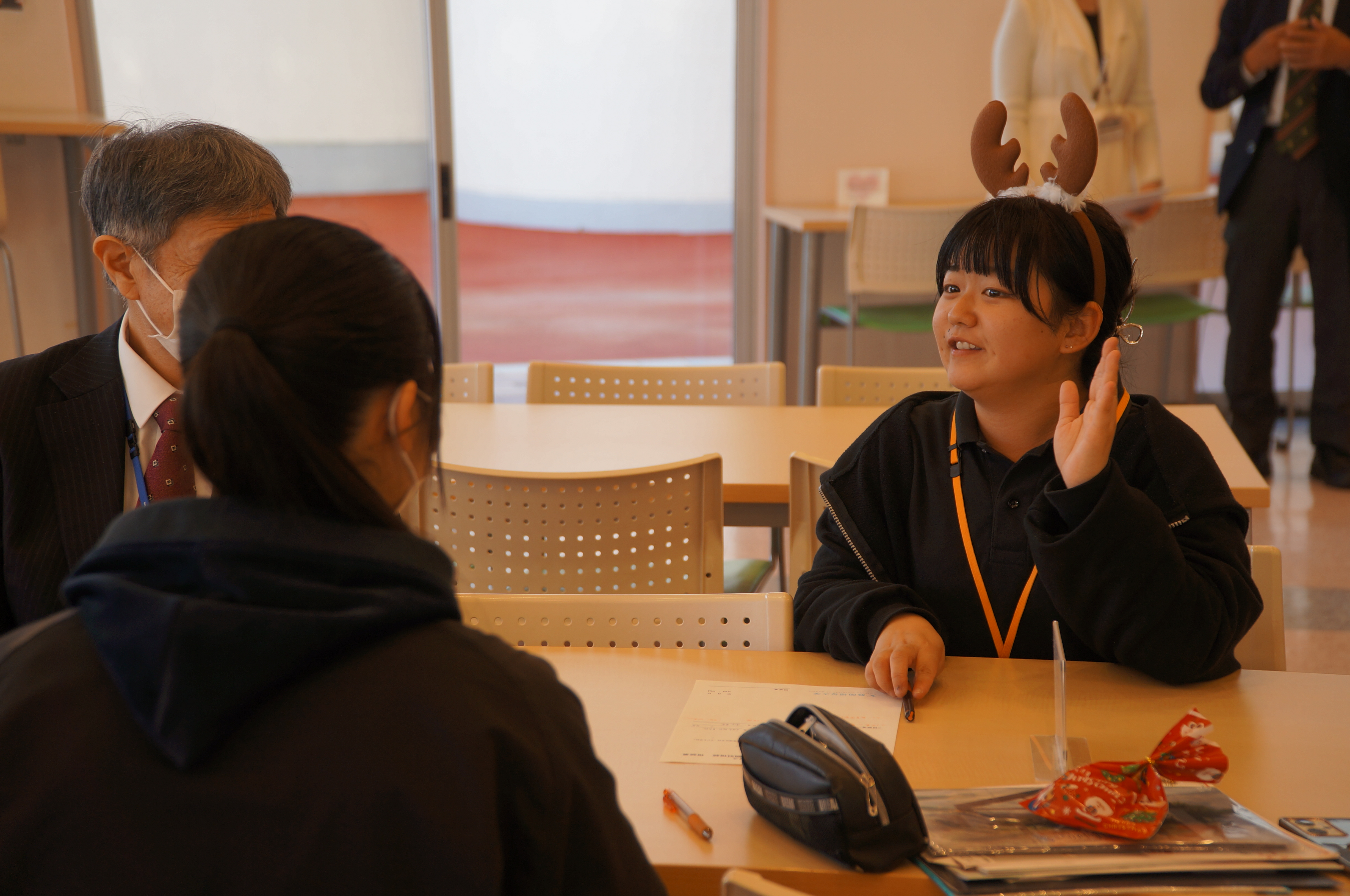 しずふく生と教員とお話コーナー写真