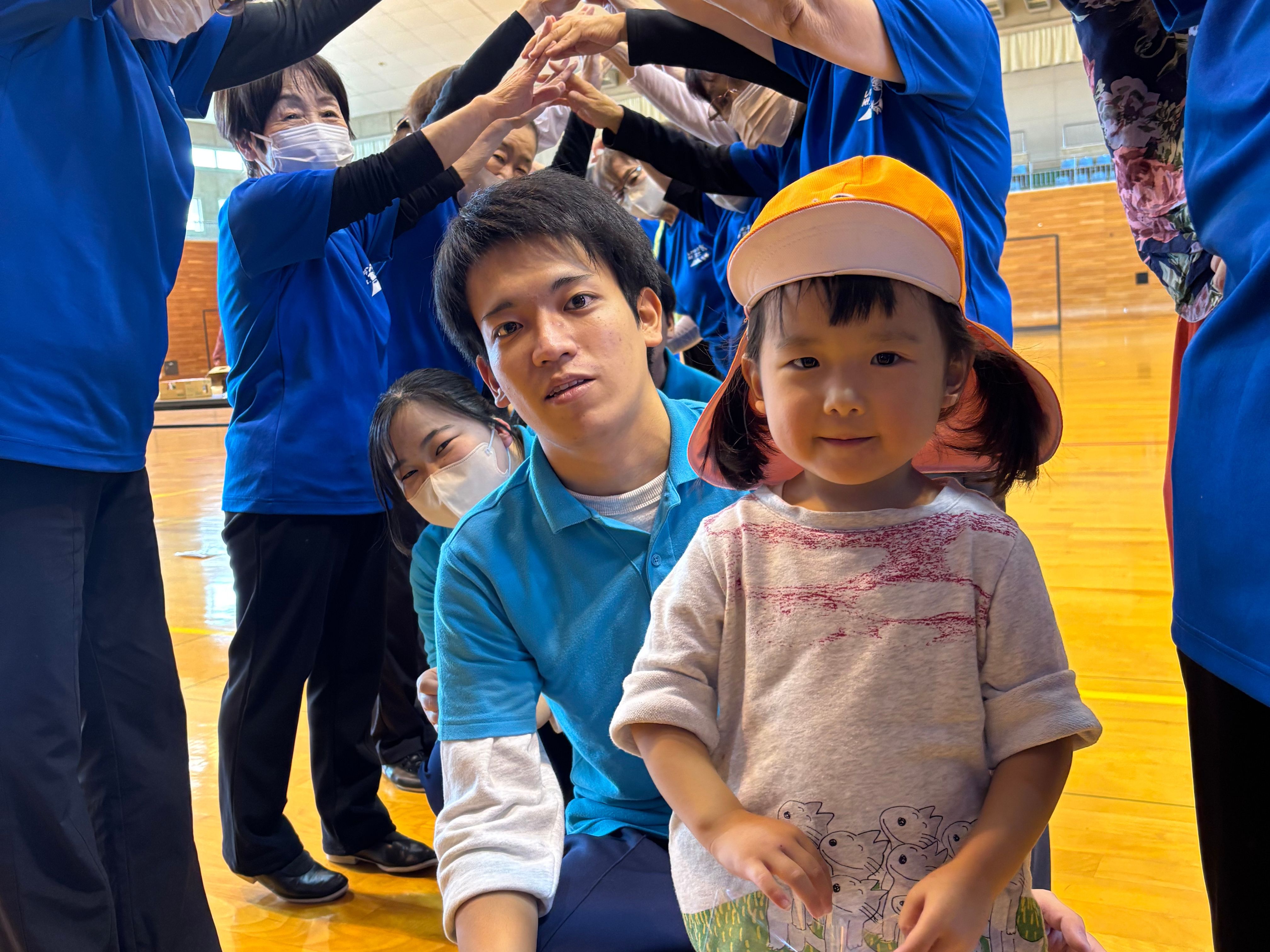 親子で運動あそびの様子