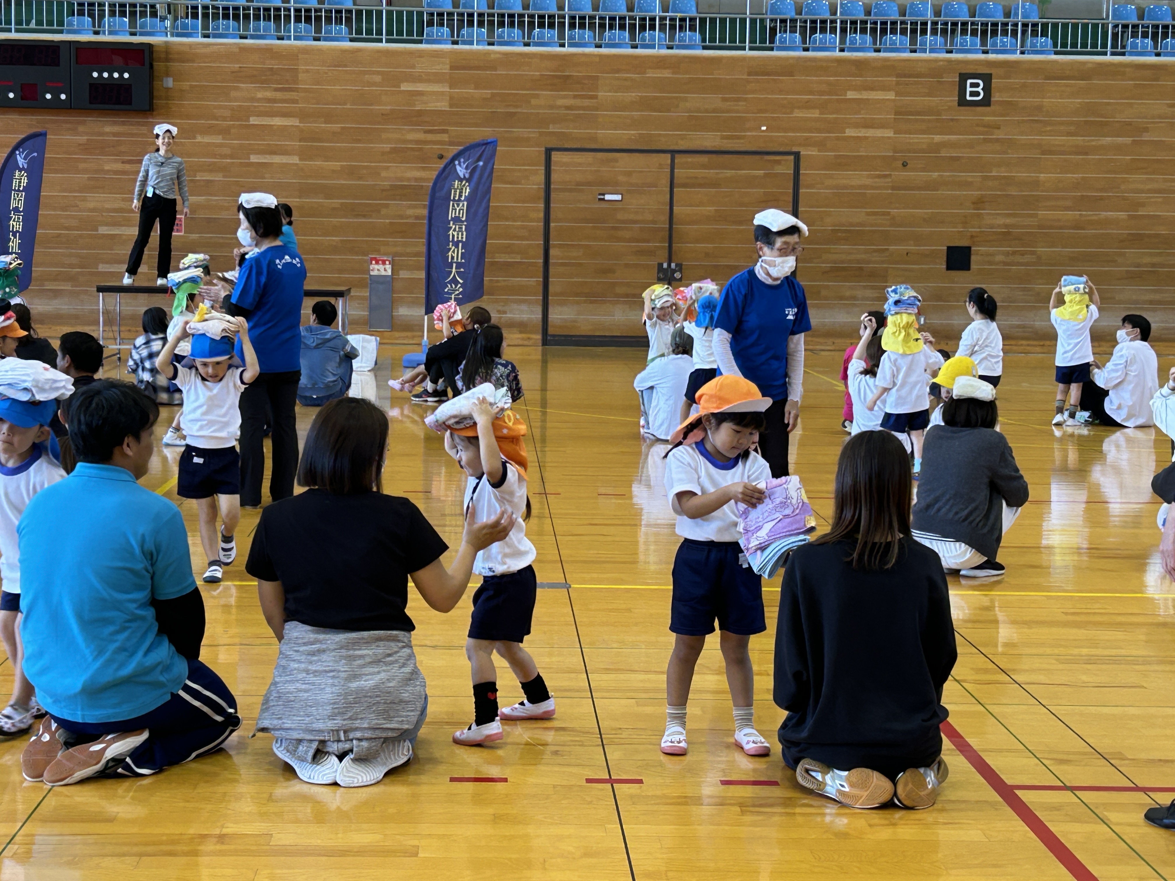 親子で運動あそびの様子