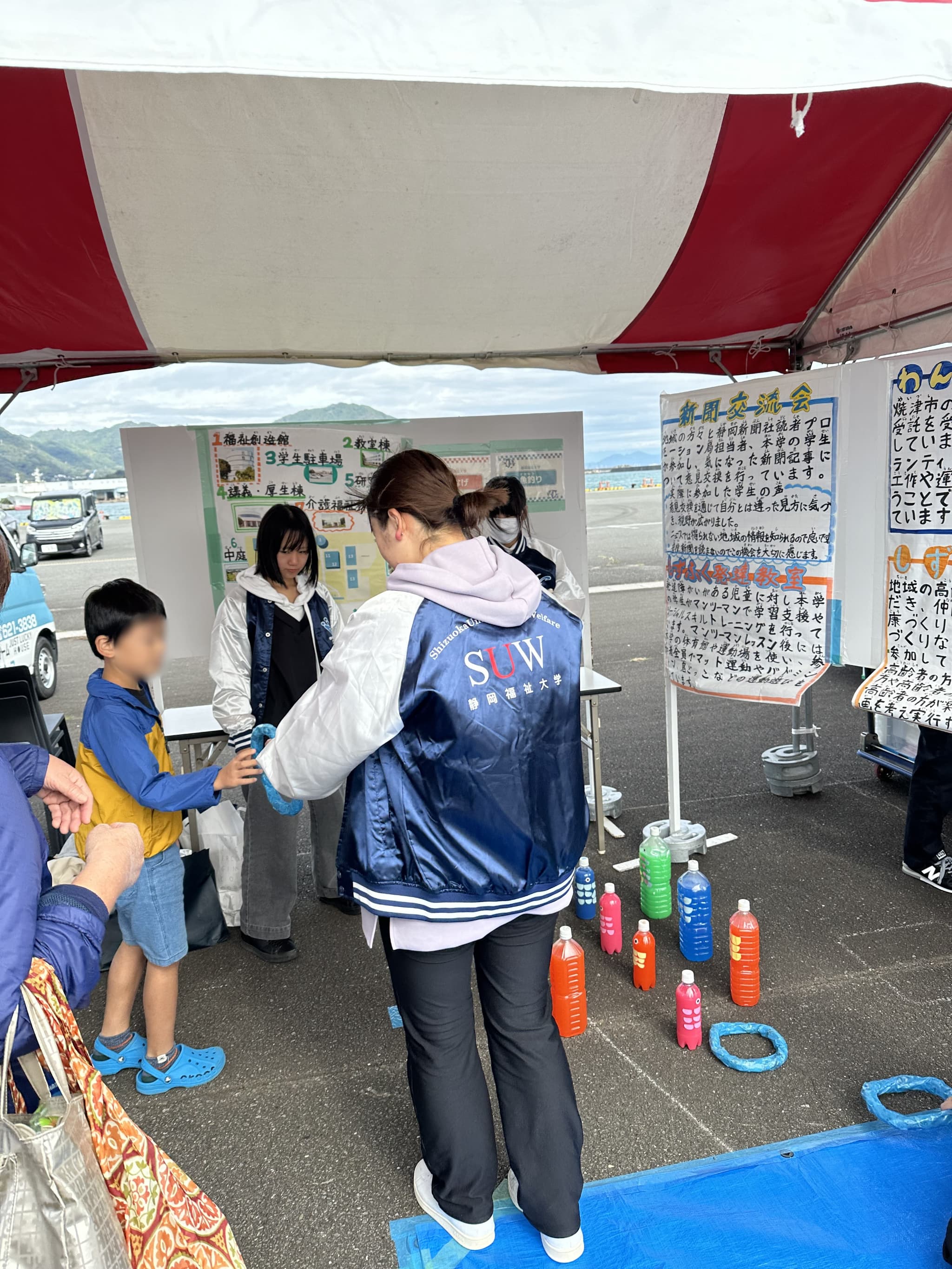 魚フェス参加者と学生の交流風景