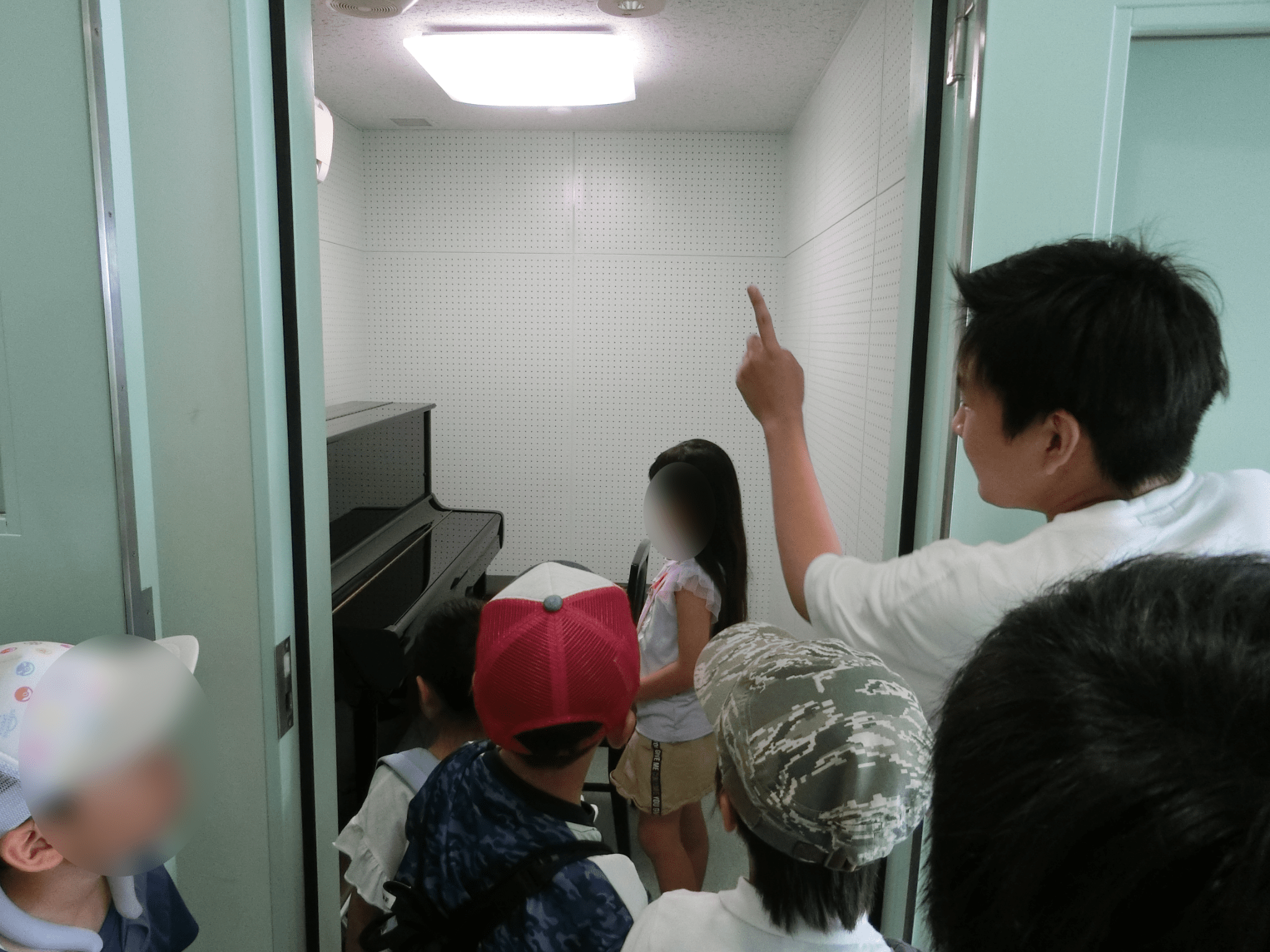 大学内探検の様子