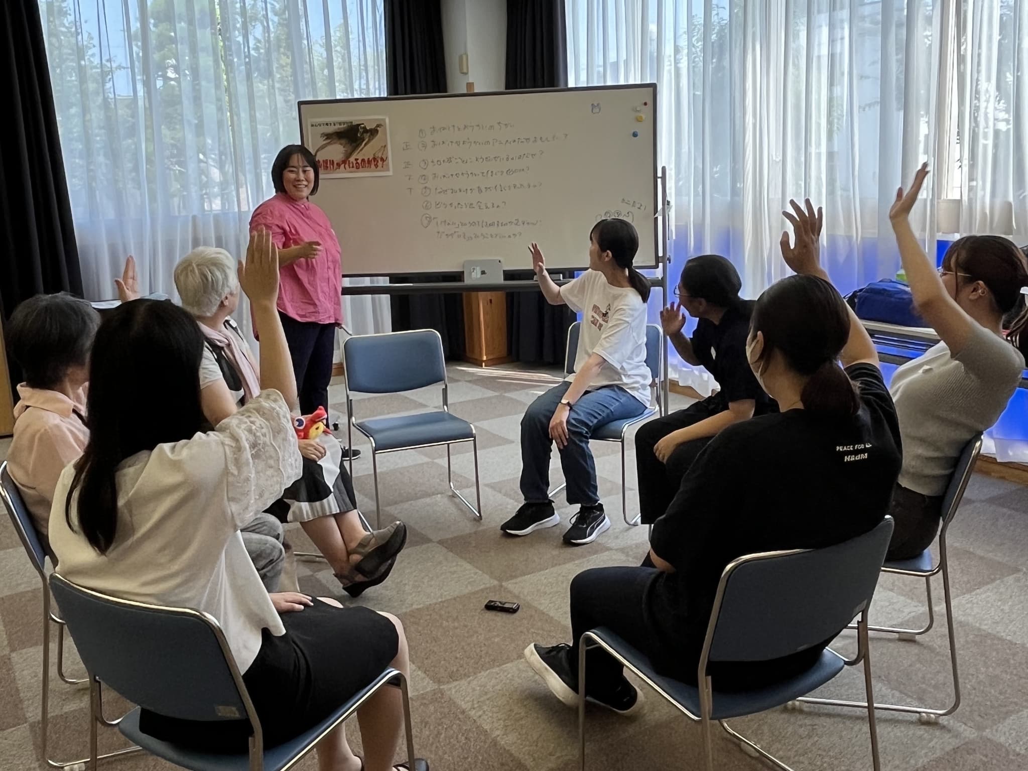 哲学対話のテーマをきめている様子