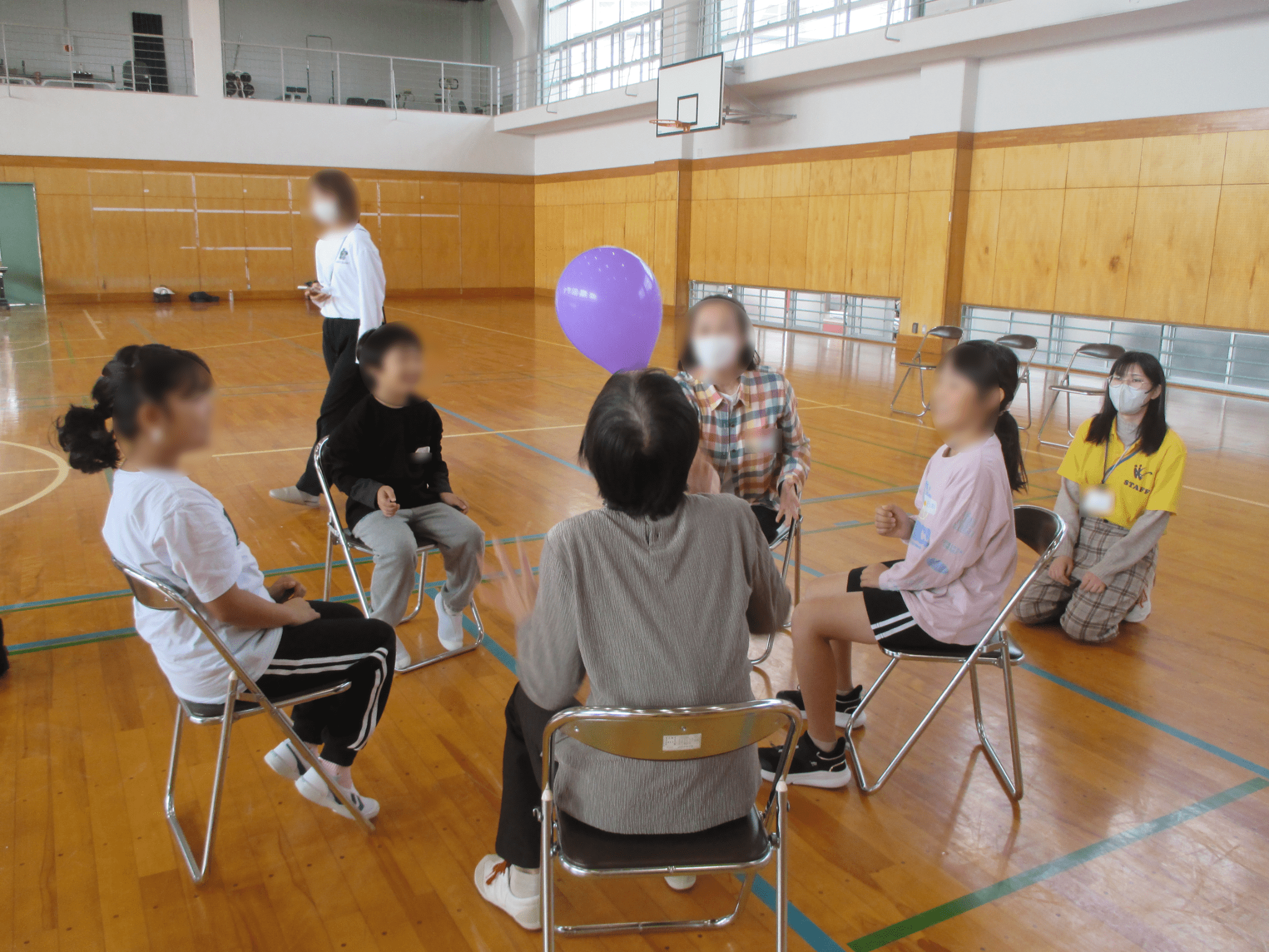 風船バレーをしている様子