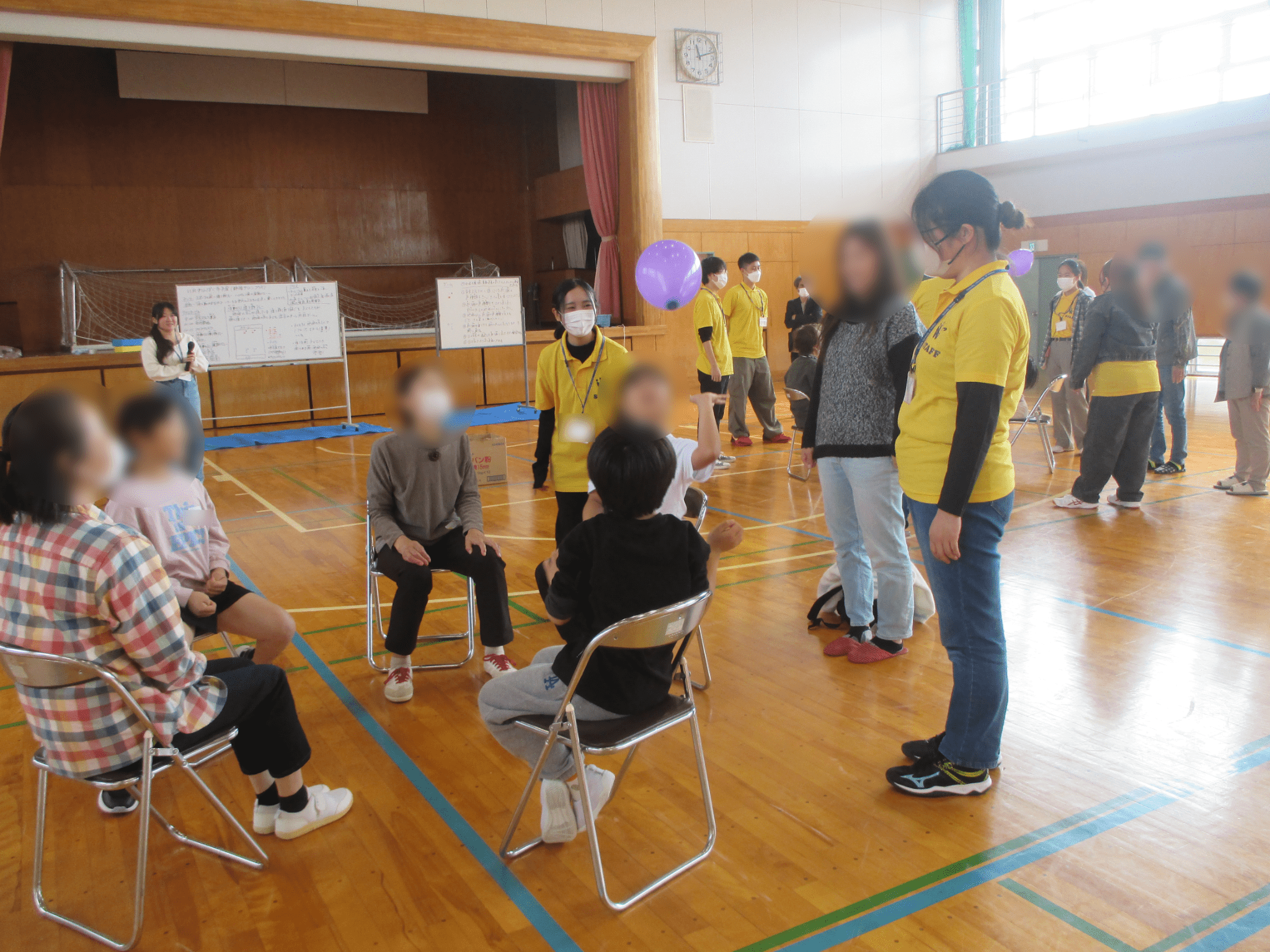 風船バレーをしている様子