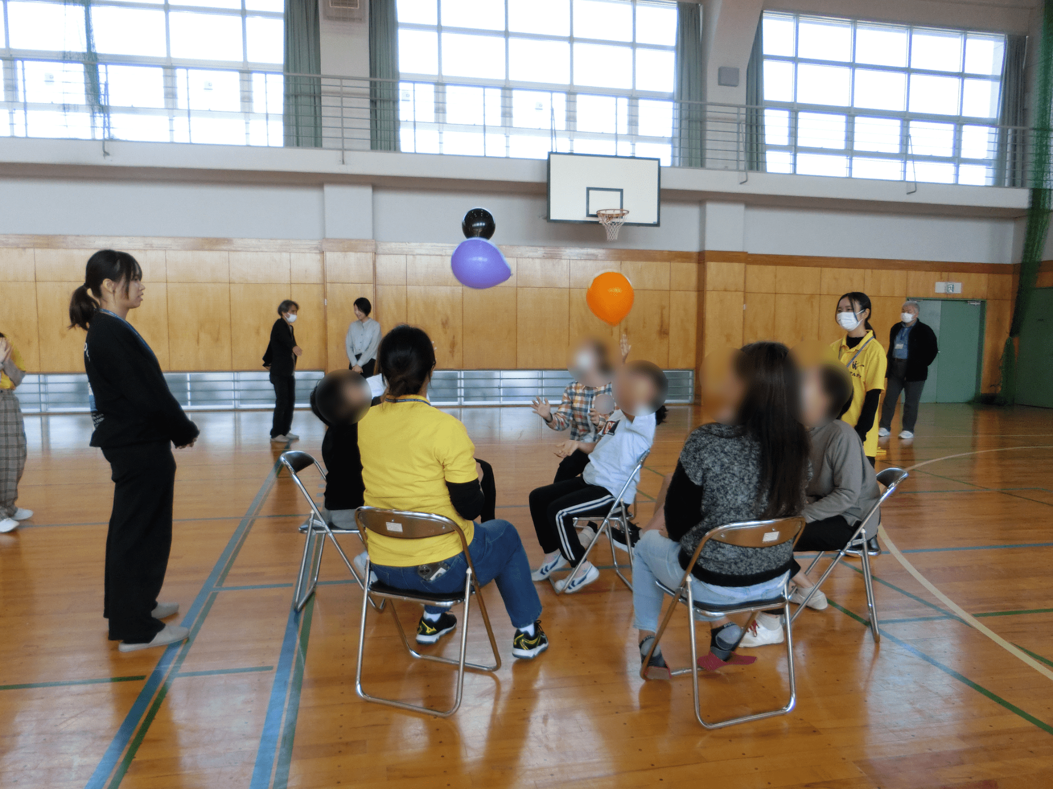 風船バレーをしている様子