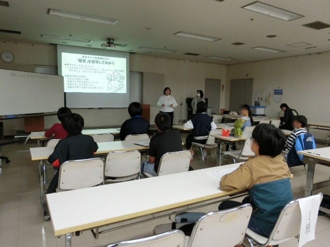 歴史を哲学してみよう!哲学対話の様子