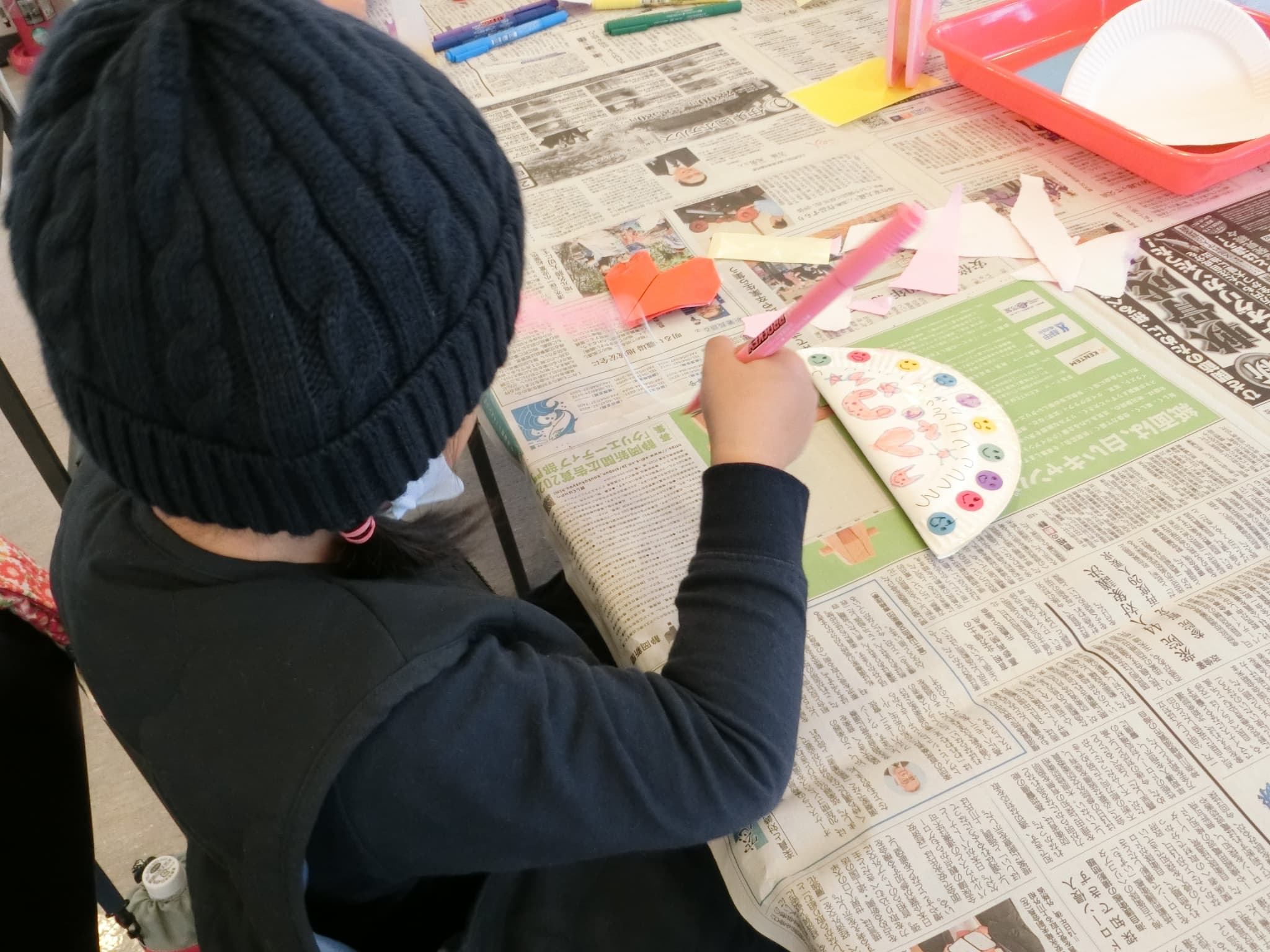 タンバリンを作成している様子